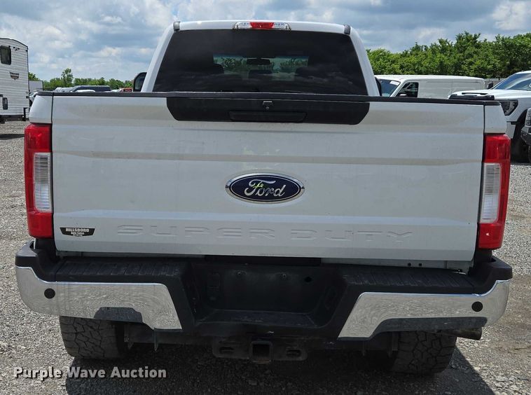 image for item YA0375 2017 Ford F250 Super Duty Crew Cab pickup truck