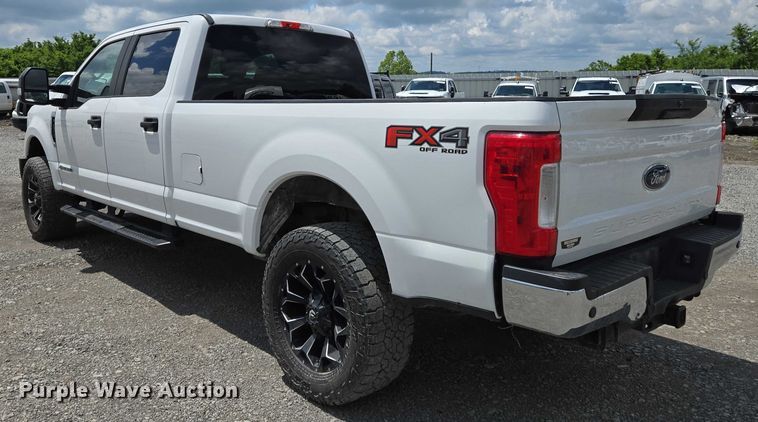 image for item YA0375 2017 Ford F250 Super Duty Crew Cab pickup truck