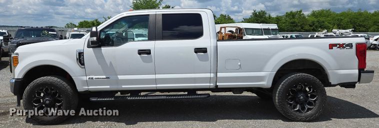 image for item YA0375 2017 Ford F250 Super Duty Crew Cab pickup truck