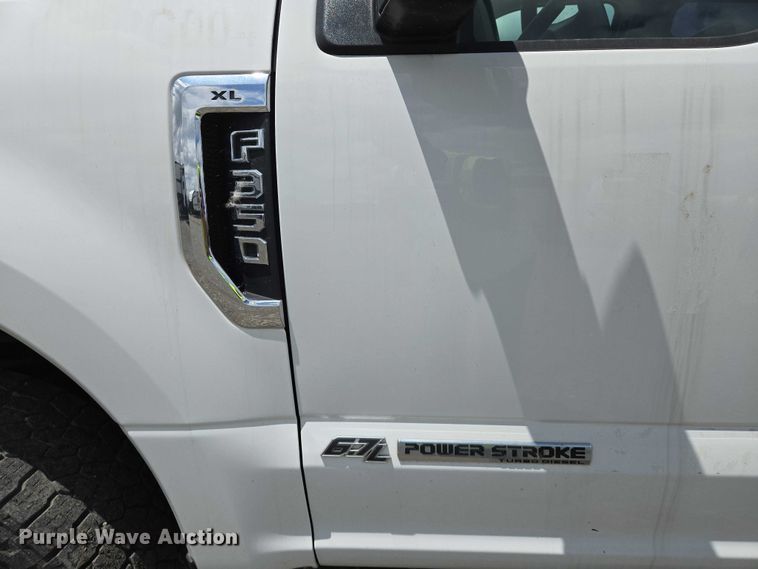 image for item YA0375 2017 Ford F250 Super Duty Crew Cab pickup truck