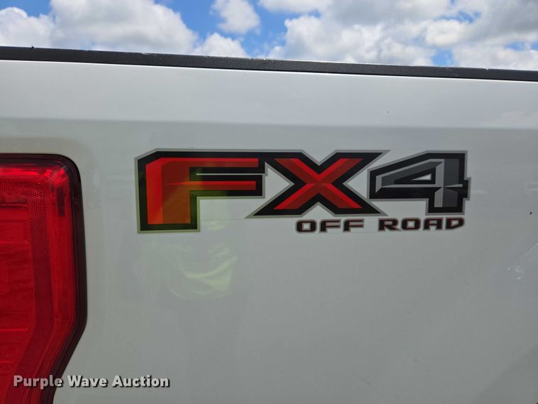 image for item YA0375 2017 Ford F250 Super Duty Crew Cab pickup truck