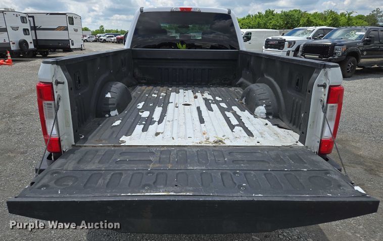 image for item YA0375 2017 Ford F250 Super Duty Crew Cab pickup truck
