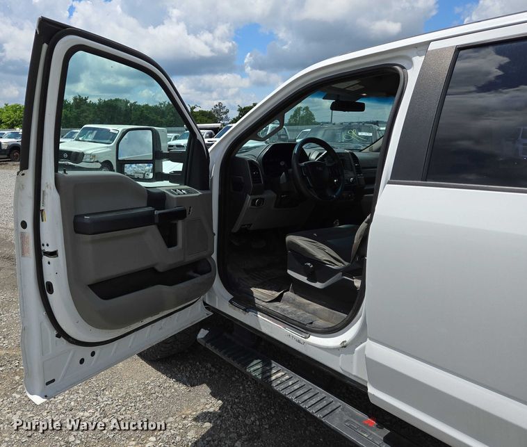 image for item YA0375 2017 Ford F250 Super Duty Crew Cab pickup truck