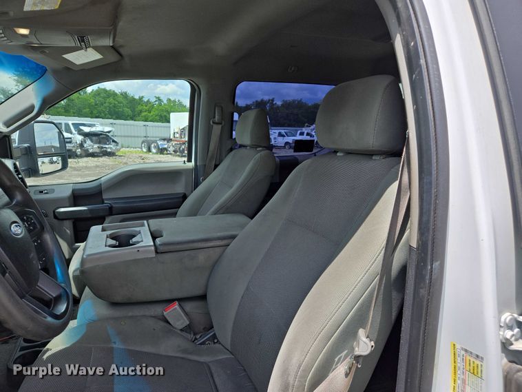 image for item YA0375 2017 Ford F250 Super Duty Crew Cab pickup truck