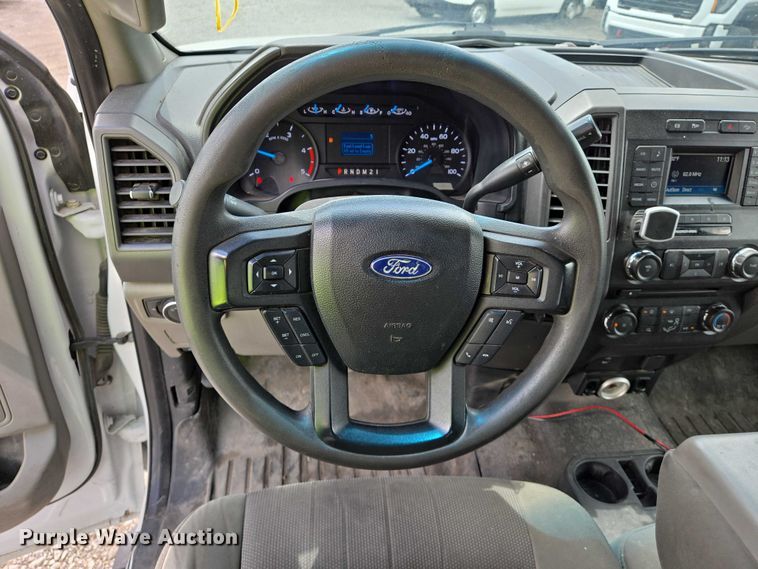 image for item YA0375 2017 Ford F250 Super Duty Crew Cab pickup truck