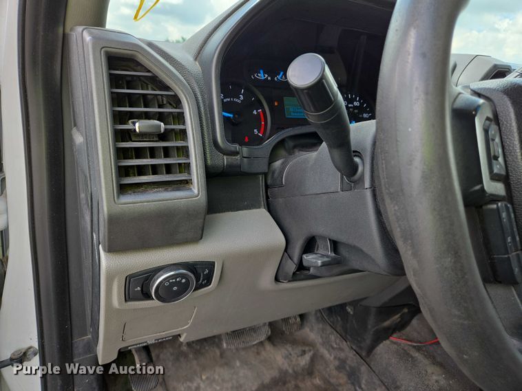 image for item YA0375 2017 Ford F250 Super Duty Crew Cab pickup truck