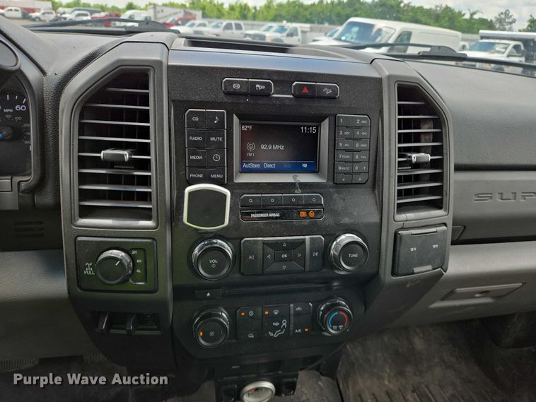 image for item YA0375 2017 Ford F250 Super Duty Crew Cab pickup truck