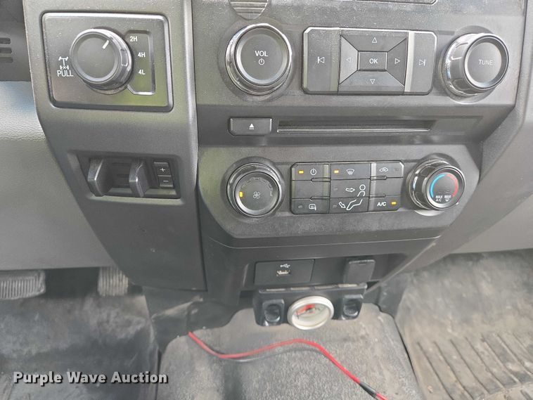 image for item YA0375 2017 Ford F250 Super Duty Crew Cab pickup truck