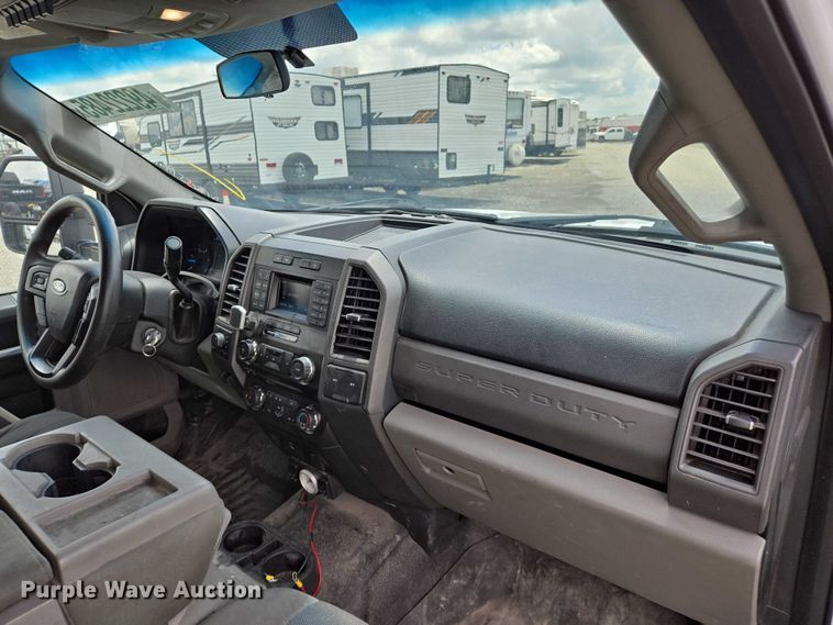 image for item YA0375 2017 Ford F250 Super Duty Crew Cab pickup truck