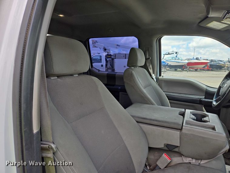 image for item YA0375 2017 Ford F250 Super Duty Crew Cab pickup truck