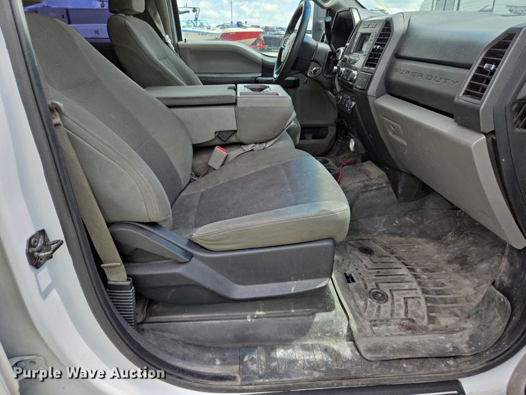 image for item YA0375 2017 Ford F250 Super Duty Crew Cab pickup truck