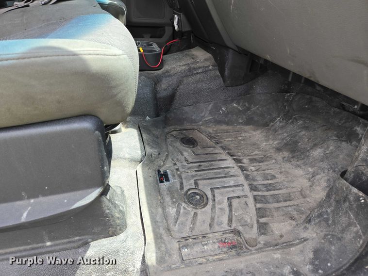 image for item YA0375 2017 Ford F250 Super Duty Crew Cab pickup truck