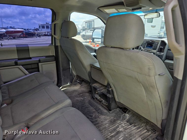 image for item YA0375 2017 Ford F250 Super Duty Crew Cab pickup truck