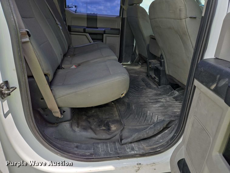 image for item YA0375 2017 Ford F250 Super Duty Crew Cab pickup truck