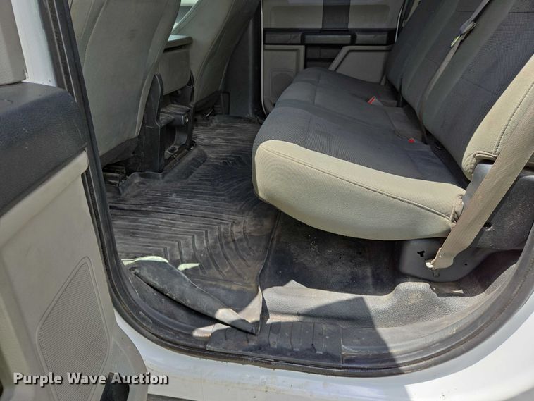 image for item YA0375 2017 Ford F250 Super Duty Crew Cab pickup truck