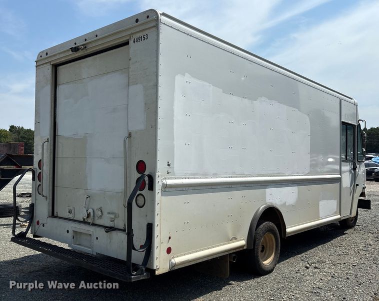 image for item YA0784 2021 Ford E450 delivery truck