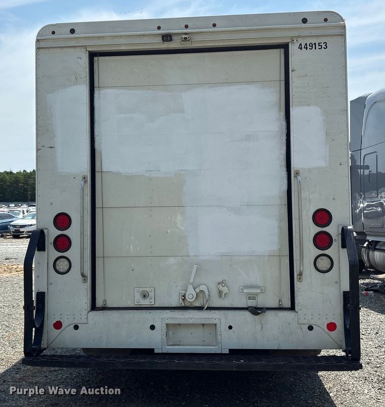 image for item YA0784 2021 Ford E450 delivery truck