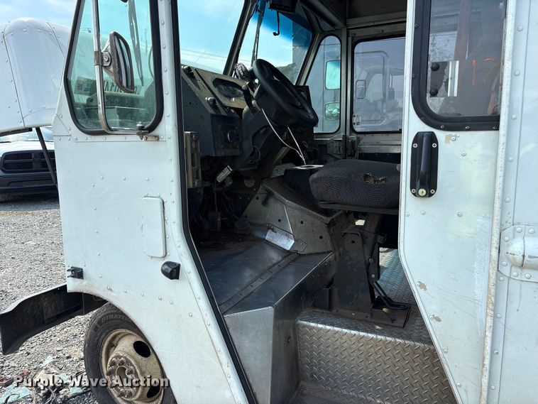 image for item YA0784 2021 Ford E450 delivery truck