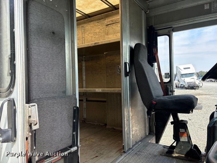 image for item YA0784 2021 Ford E450 delivery truck