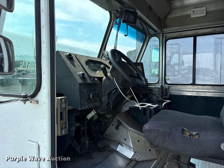 image for item YA0784 2021 Ford E450 delivery truck