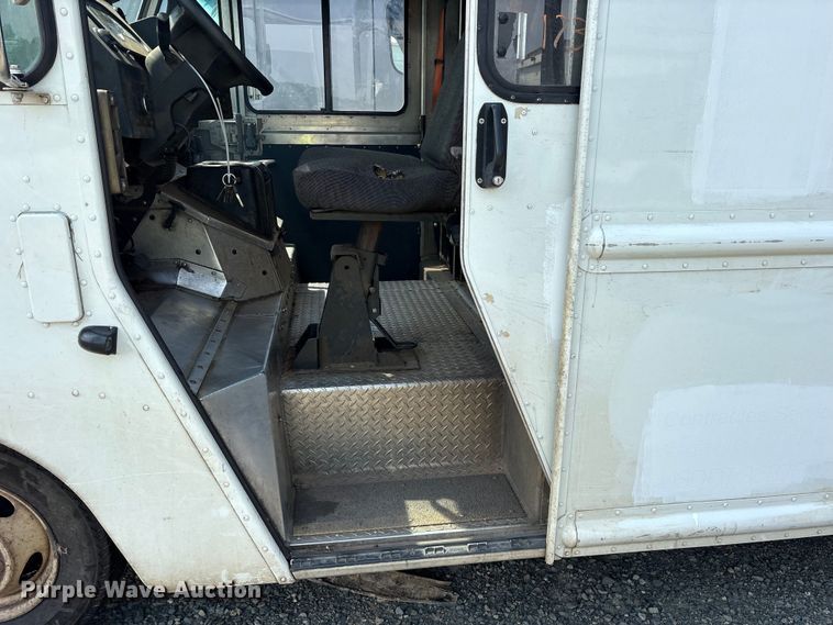 image for item YA0784 2021 Ford E450 delivery truck