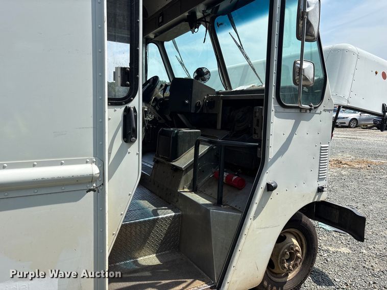 image for item YA0784 2021 Ford E450 delivery truck