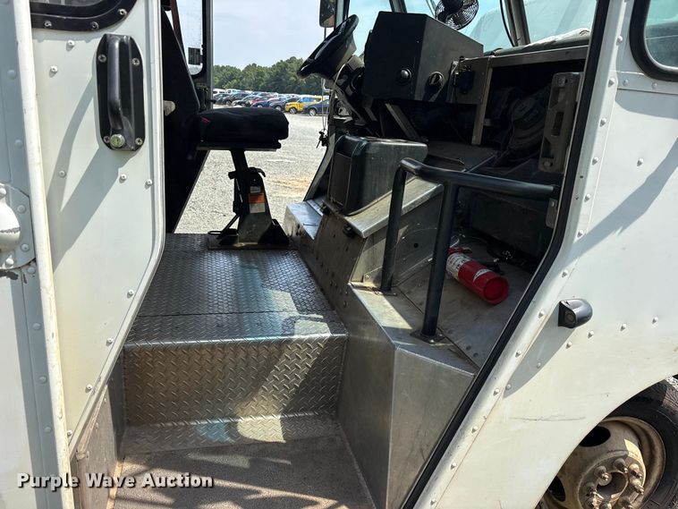 image for item YA0784 2021 Ford E450 delivery truck