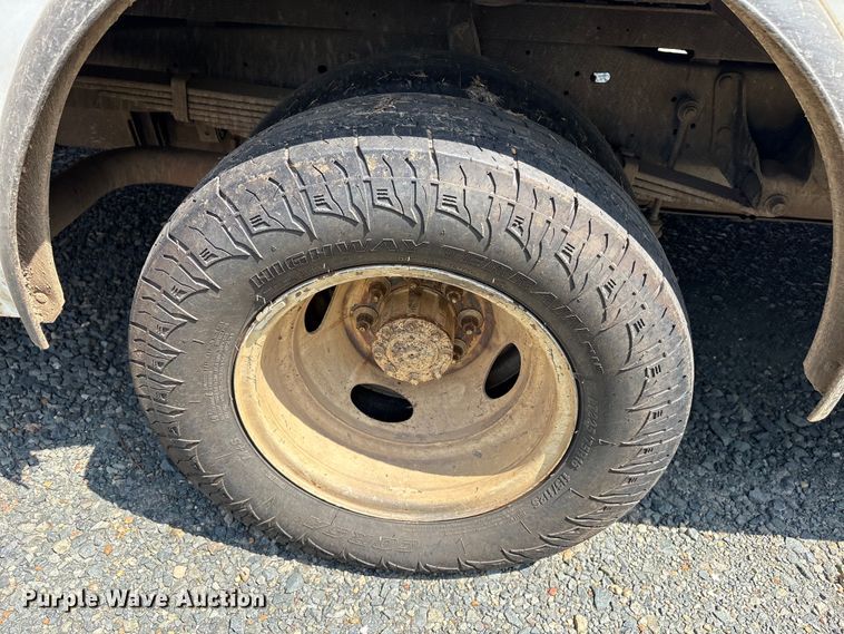 image for item YA0784 2021 Ford E450 delivery truck