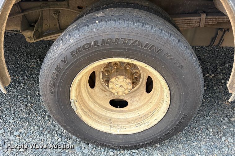 image for item YA0784 2021 Ford E450 delivery truck