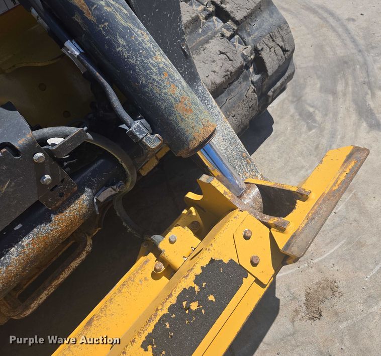 image for item DE2190 2023 John Deere 331G tracked skid steer loader