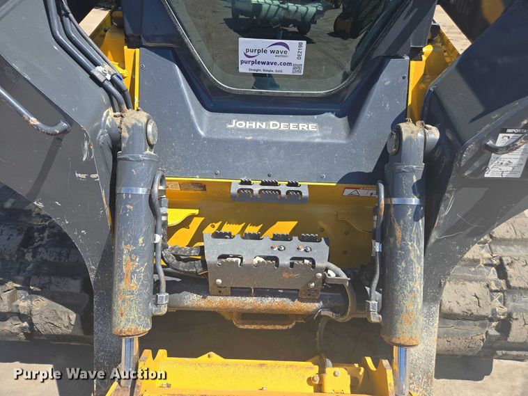 image for item DE2190 2023 John Deere 331G tracked skid steer loader