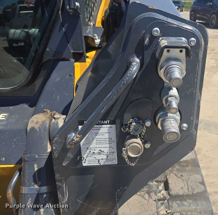 image for item DE2190 2023 John Deere 331G tracked skid steer loader