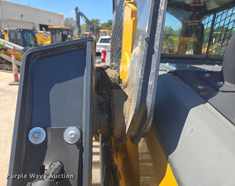 image for item DE2190 2023 John Deere 331G tracked skid steer loader