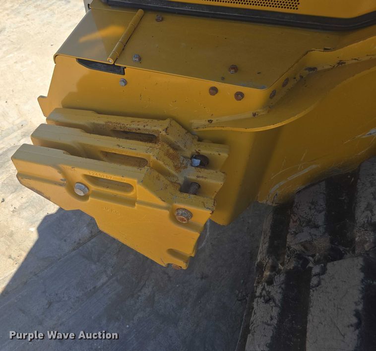 image for item DE2190 2023 John Deere 331G tracked skid steer loader