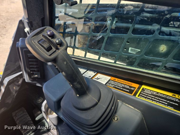 image for item DE2190 2023 John Deere 331G tracked skid steer loader