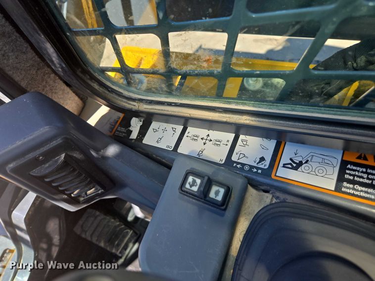 image for item DE2190 2023 John Deere 331G tracked skid steer loader