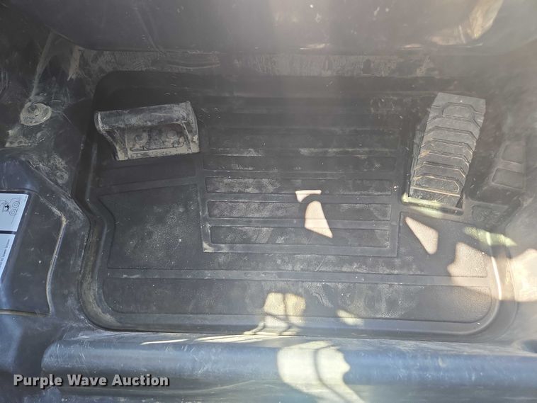 image for item DE2190 2023 John Deere 331G tracked skid steer loader