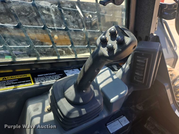 image for item DE2190 2023 John Deere 331G tracked skid steer loader