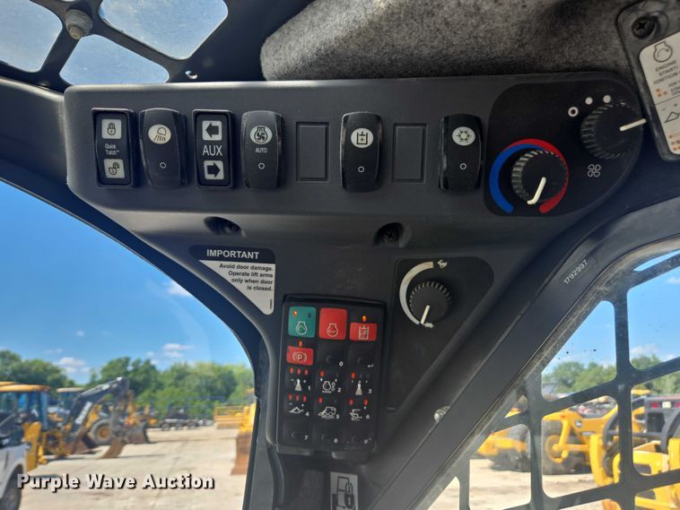 image for item DE2190 2023 John Deere 331G tracked skid steer loader