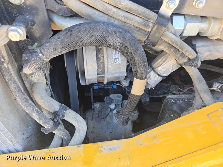 image for item DE2190 2023 John Deere 331G tracked skid steer loader