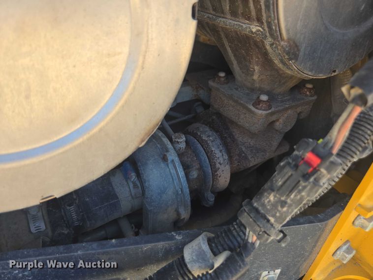 image for item DE2190 2023 John Deere 331G tracked skid steer loader