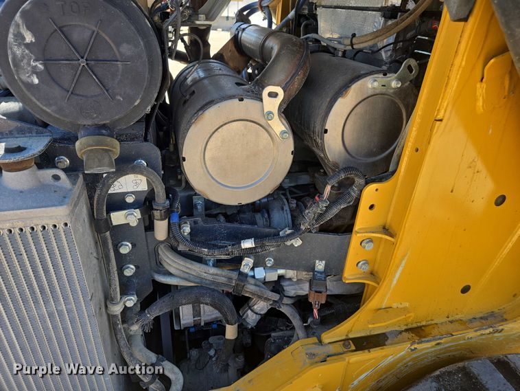 image for item DE2190 2023 John Deere 331G tracked skid steer loader