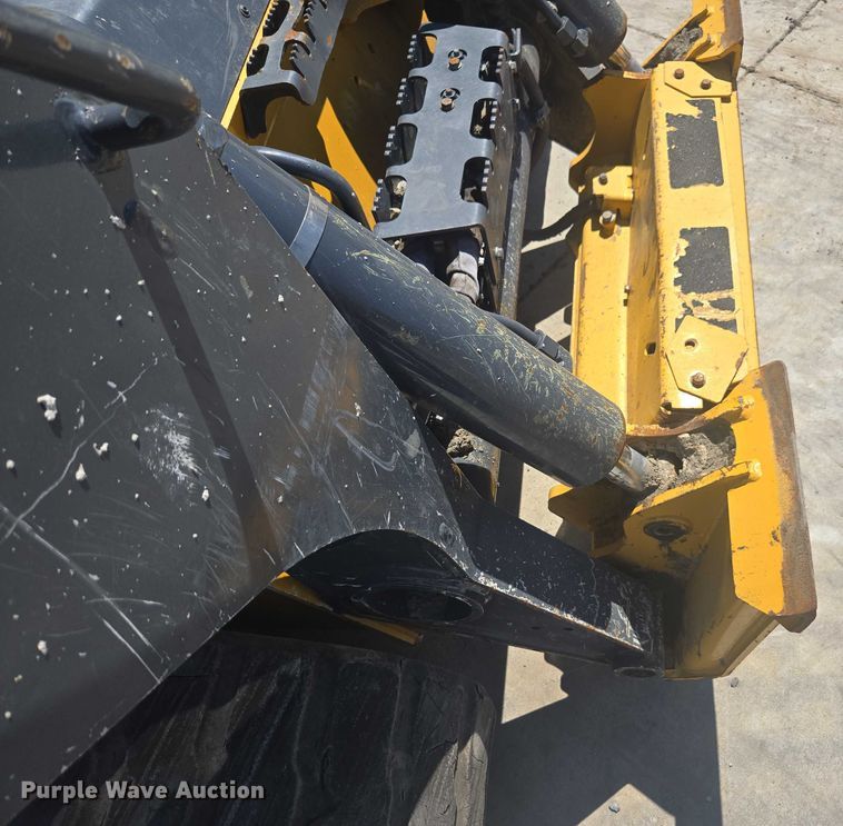 image for item DE2191 2023 John Deere 331G tracked skid steer loader