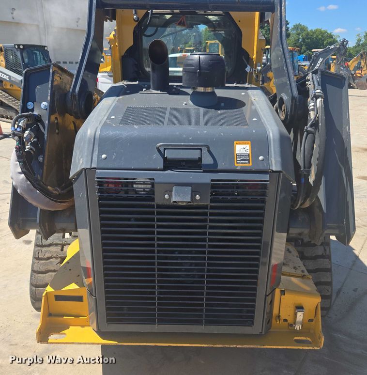 image for item DE2191 2023 John Deere 331G tracked skid steer loader