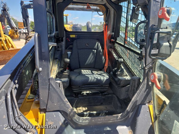 image for item DE2191 2023 John Deere 331G tracked skid steer loader