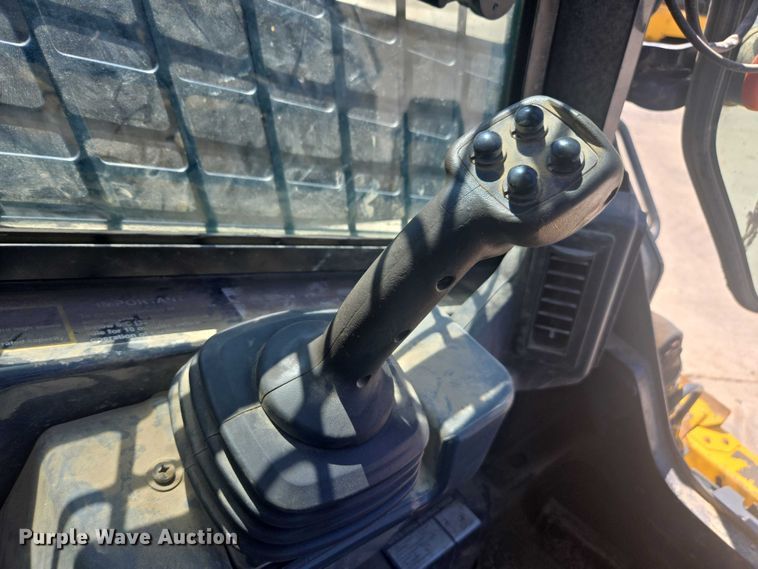 image for item DE2191 2023 John Deere 331G tracked skid steer loader