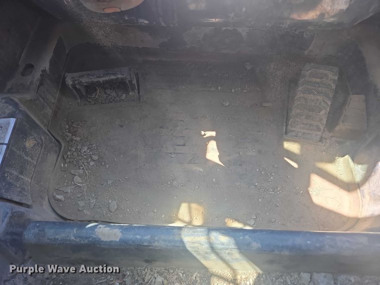 image for item DE2191 2023 John Deere 331G tracked skid steer loader