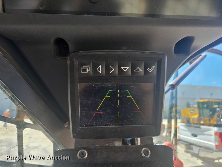 image for item DE2191 2023 John Deere 331G tracked skid steer loader