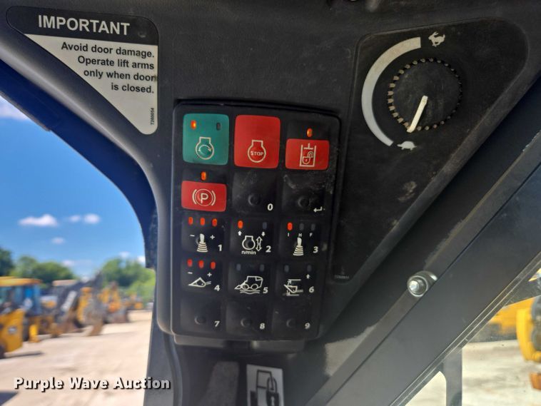 image for item DE2191 2023 John Deere 331G tracked skid steer loader