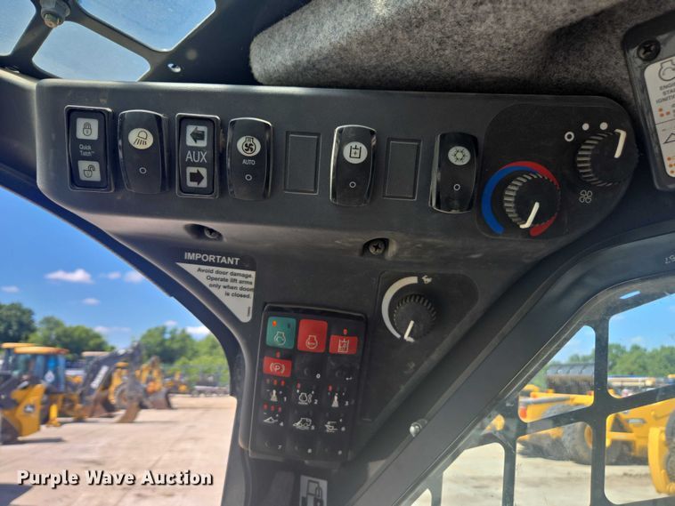 image for item DE2191 2023 John Deere 331G tracked skid steer loader